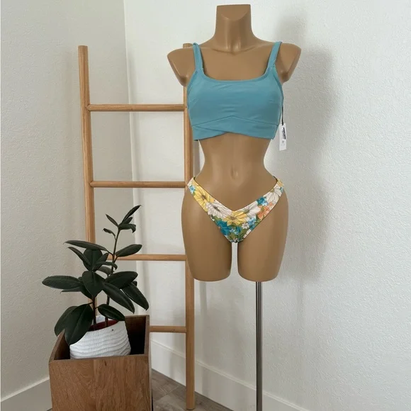 Women's Longline Square Neck Bralette Bikini
Top - Shade & Shore Green M - Picture 4 of 6